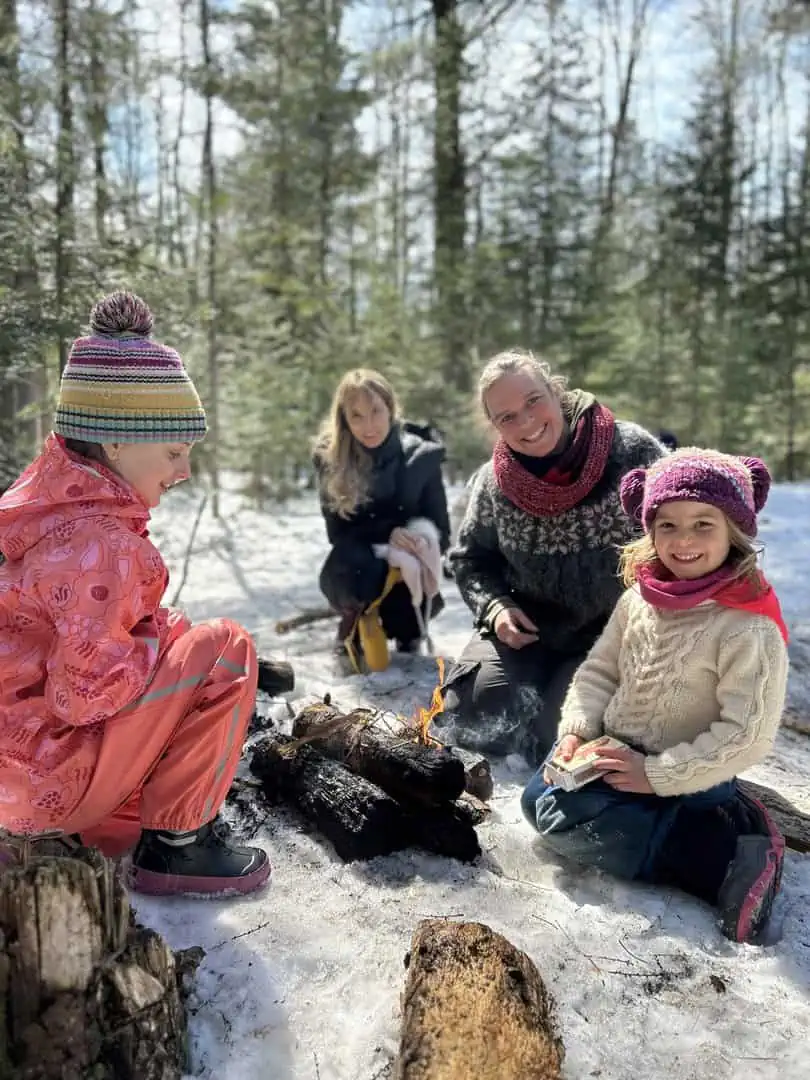 maman-enfant-feu-hiver